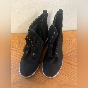 NWOT KENSIE “Kasha” Black Suede Ankle Boots Size 8M.